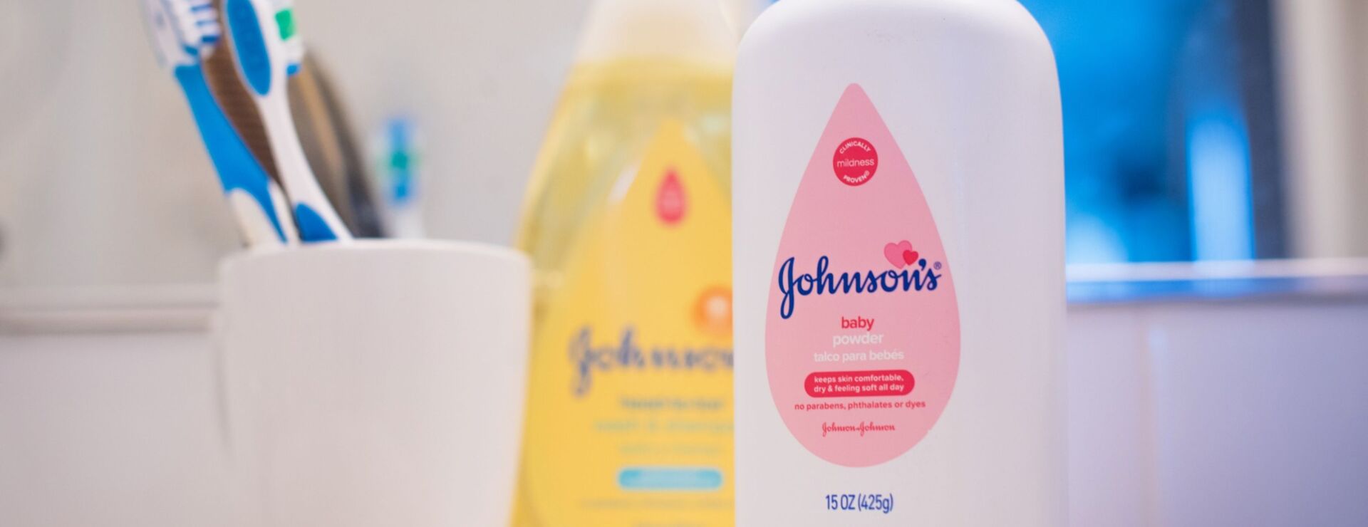 J&J Cancer Lawsuit Strategy Tossed by Bankruptcy Judge (2)